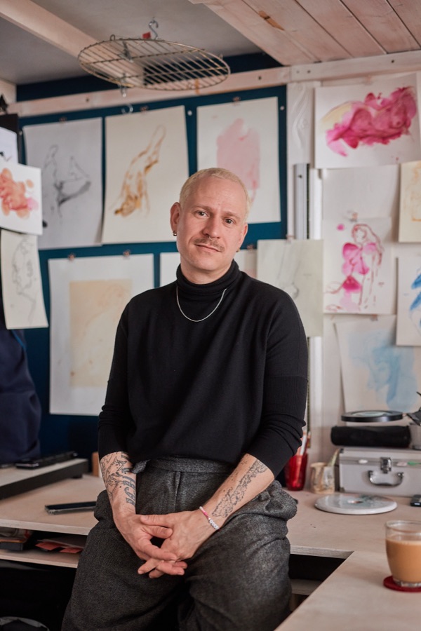 Portrait of Sascha Jakubenko in their studio